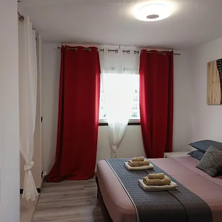 Casa Saura -playa De Americas Apartment *