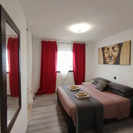 Casa Saura -playa De Americas Apartment *